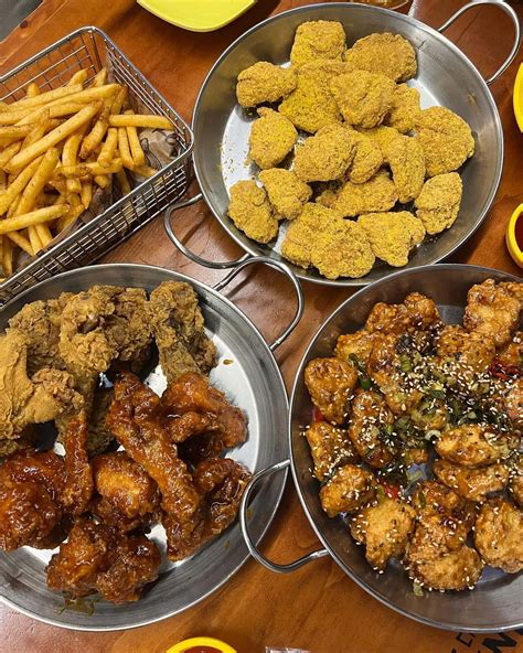 Famous Korean fried chicken chain BHC to open in Singapore .